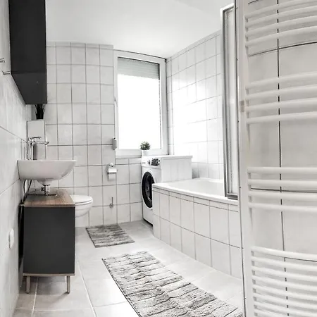 Lightplace • Groessere Gruppen • 4 Einzelzimmer • Boxspring • Smart Tv • Biergarten • Restaurant