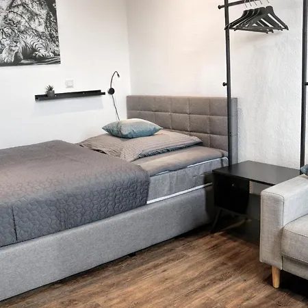 Lightplace • Groessere Gruppen • 4 Einzelzimmer • Boxspring • Smart Tv • Biergarten • Restaurant *