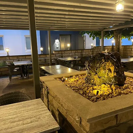 Apartment Lightplace: Smart With Biergarten & Restaurant *