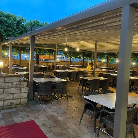 公寓 Lightplace • Groessere Gruppen • 4 Einzelzimmer • Boxspring • Smart Tv • Biergarten • Restaurant 布伦瑞克