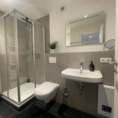 Lightplace • Groessere Gruppen • 4 Einzelzimmer • Boxspring • Smart Tv • Biergarten • Restaurant