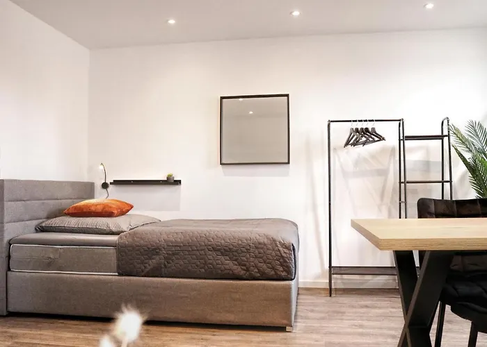 Lightplace • Groessere Gruppen • 4 Einzelzimmer • Boxspring • Smart Tv • Biergarten • Restaurant *